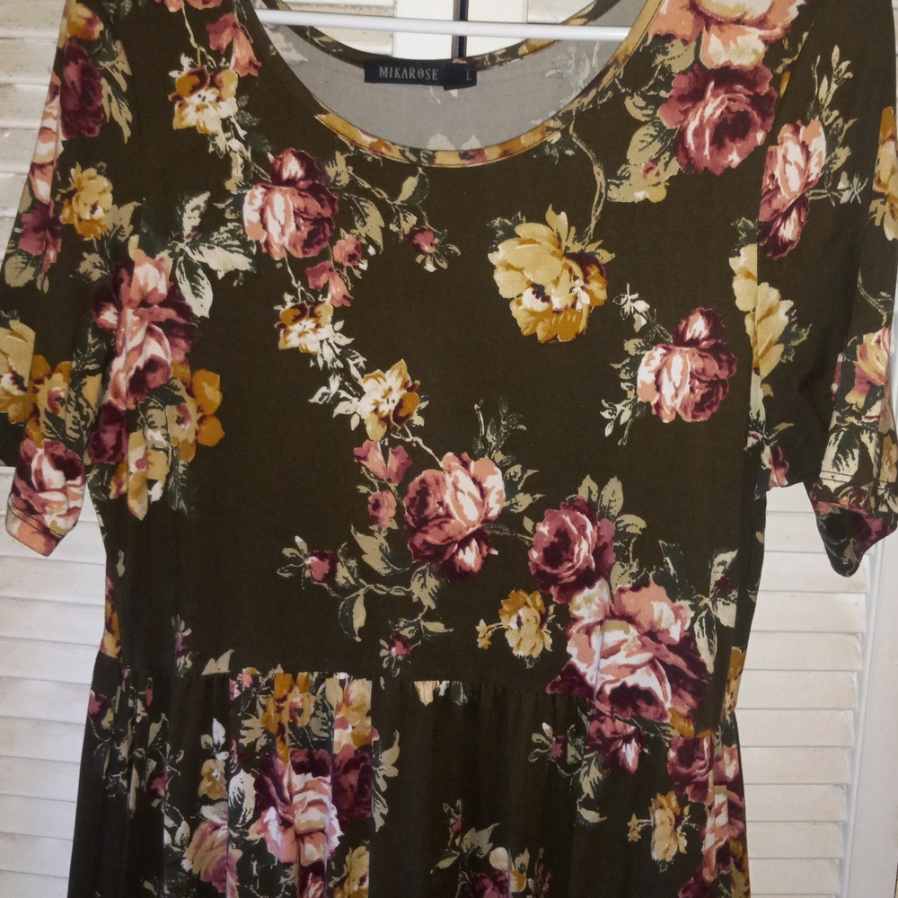 Floral Midi Dress with Short Sleeves